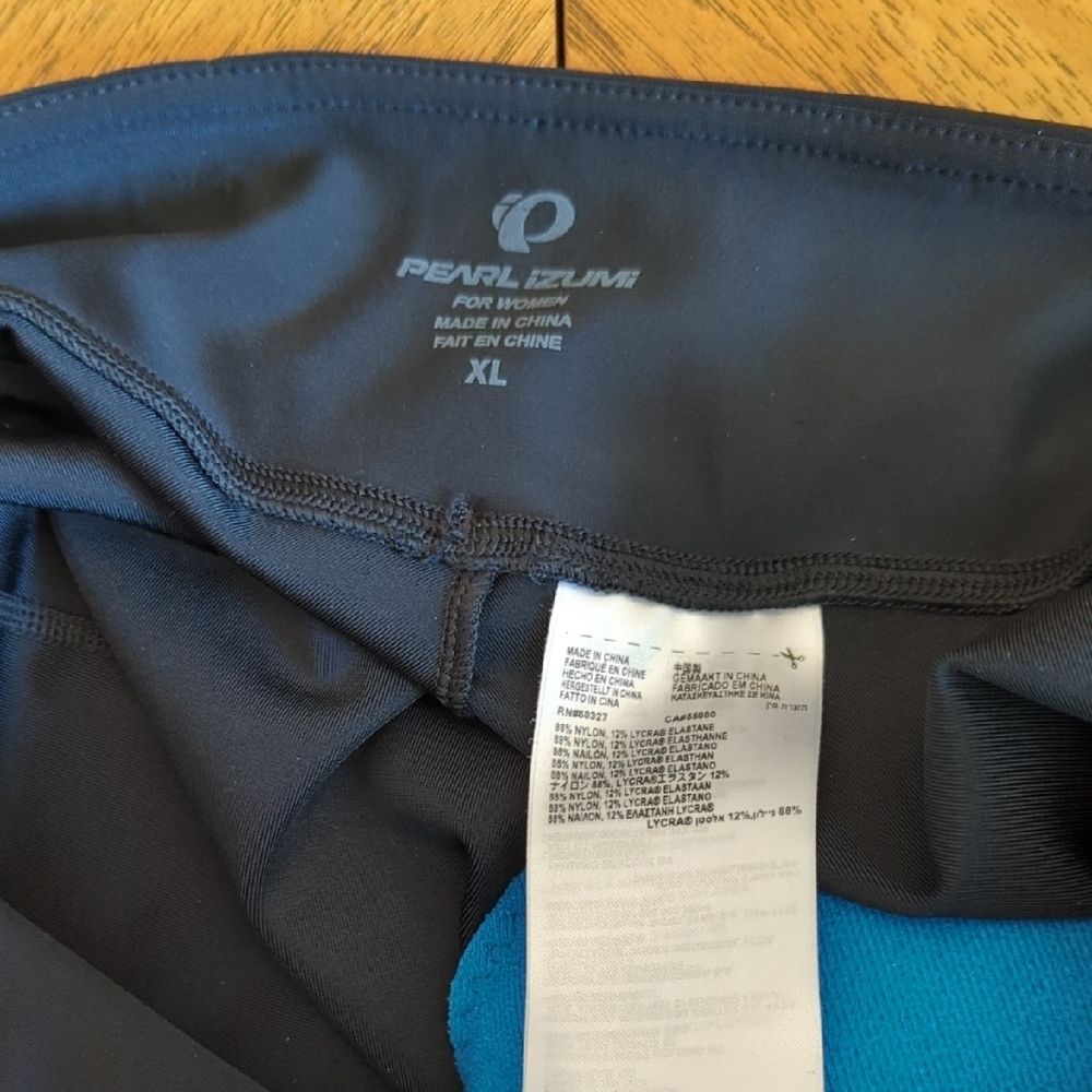 Women's Pearl Izumi Black Padded Cycling Capri Tights - Picture 2 of 5